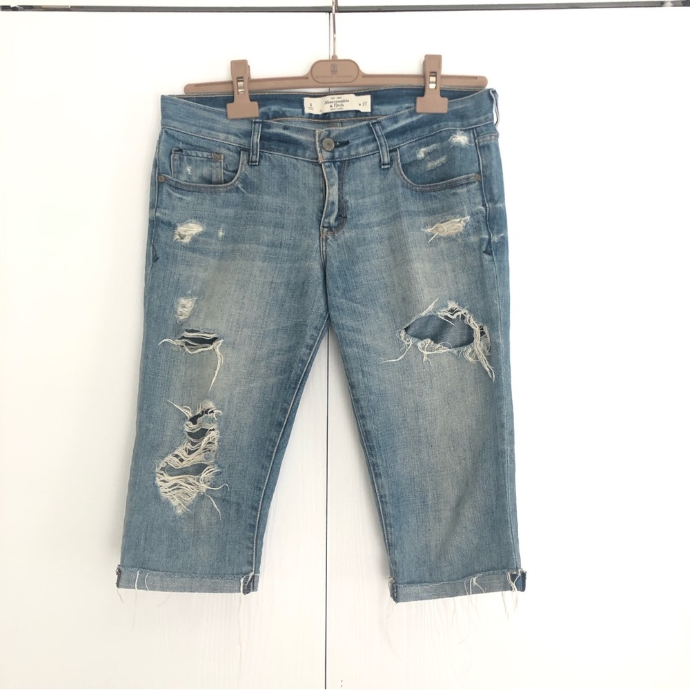 Abercrombie & Fitch mid rise light wash destroyed denim Bermuda shorts size 27